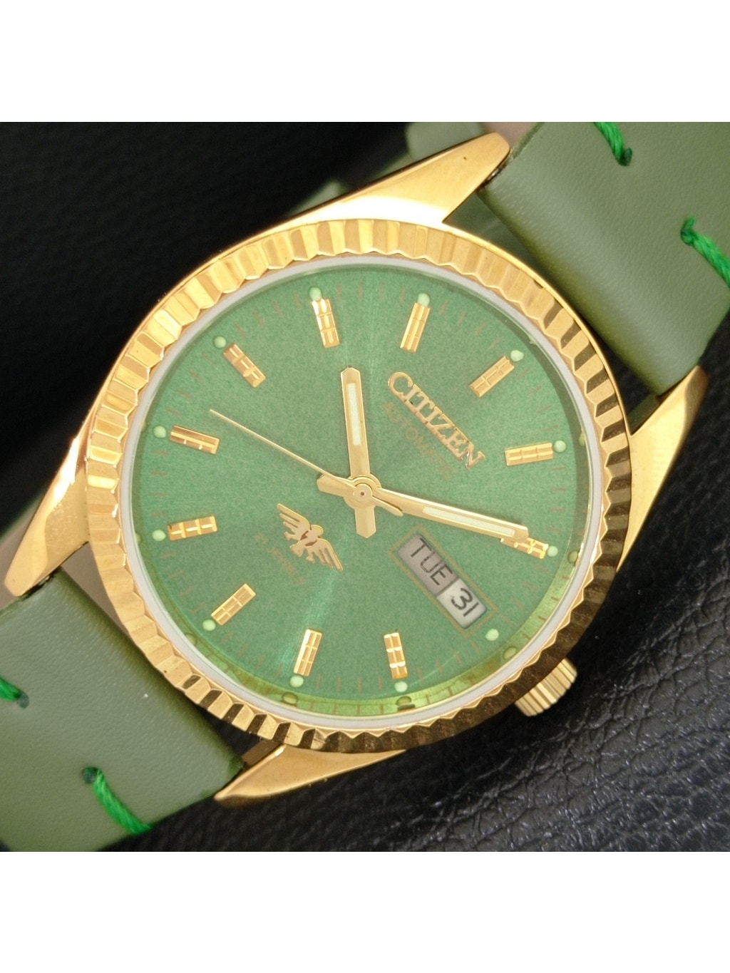 Vintage 1988 Citizen Automatic Mens Gold Watch WDaydate  Green Accents